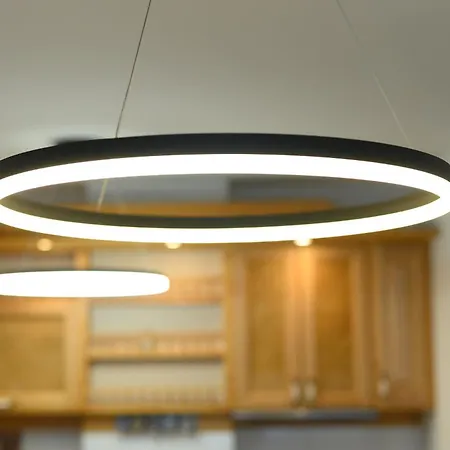 Cozy 2bdr & Peaceful Location & Free Street Parking Lägenhet